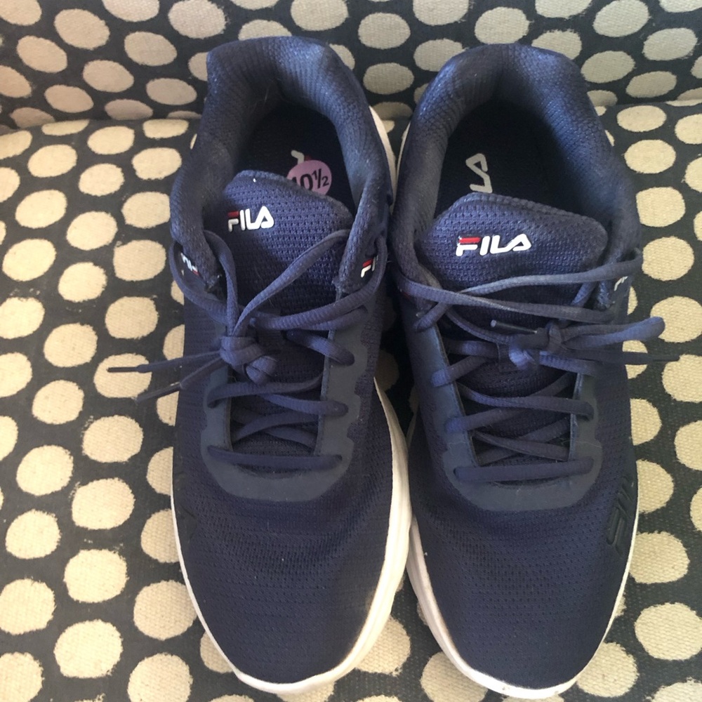 Fila Mens Tennis Shoes…size 10.5 pre worn